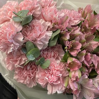 Розовый дуо-букет альстромерий и гвоздик M