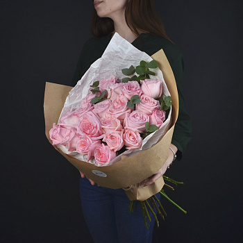 Букет пионовидных роз Pink O'Hara и эвкалипта M