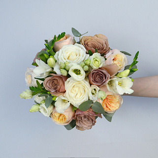 Свадебный букет невесты в теплых оттенках