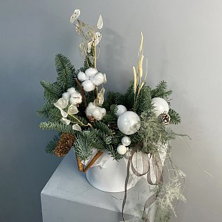 Натуральная зимняя композиция M