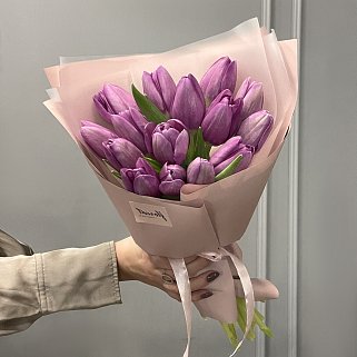 Букет из 15 фиолетовых тюльпанов
