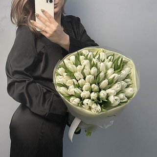 Букет из 51 белого тюльпана