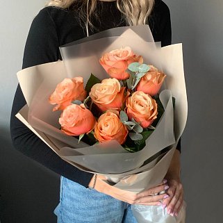 Букет пионовидных роз Kahala и эвкалипта XS