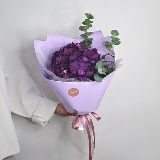 Букет фиолетовой гортензии