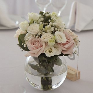 Букет для стола гостей в розовых оттенках