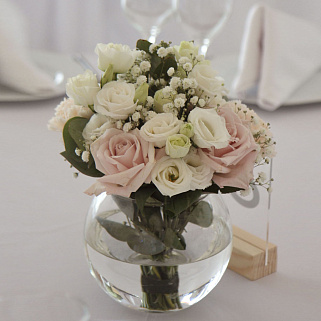 Букет для стола гостей в розовых оттенках