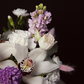 Букет в шляпной коробке Совершенство S