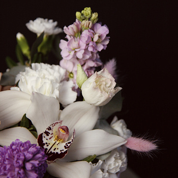 Букет в шляпной коробке Совершенство S