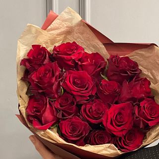Букет из 15 красных роз 50см