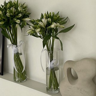 Интерьерный букет из 7 белых альстромерий