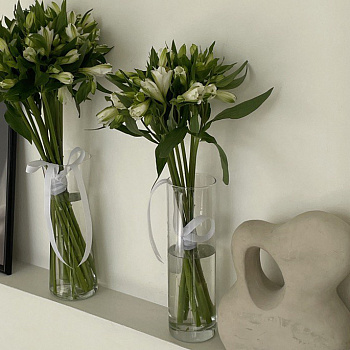 Интерьерный букет из 7 белых альстромерий