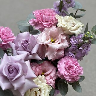 Букет в шляпной коробке Пурпур M