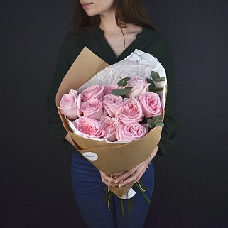 Букет пионовидных роз Pink O'Hara и эвкалипта S