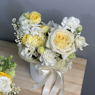 Букет в шляпной коробке Лимонный сад S