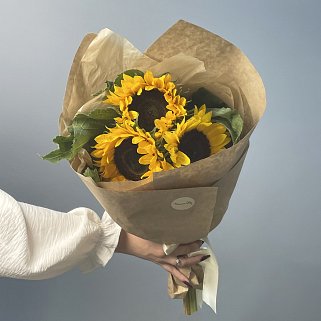 Солнечный букет из 3 подсолнухов