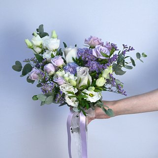 Свадебный букет невесты в лавандовых оттенках