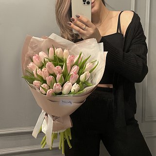 Букет из 25 розовых тюльпанов