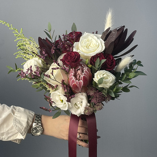 Свадебный букет невесты с протеей