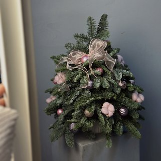 Ёлочка с розово-лиловым декором