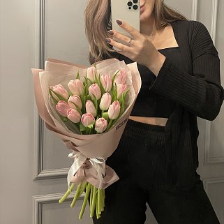 Букет из 15 розовых тюльпанов