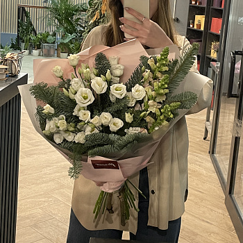 Зимний букет с эустомой