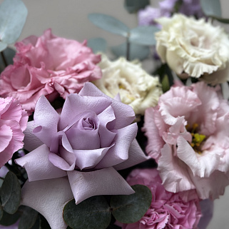 Букет в шляпной коробке Пурпур S