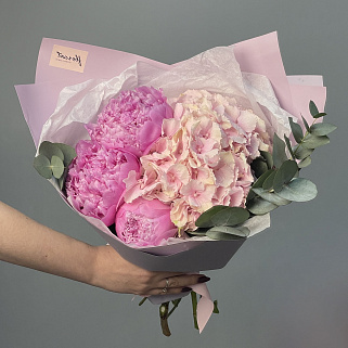 Букет гортензии и пионов Пинк
