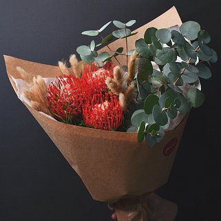 Стойкий мужской букет с нутаном