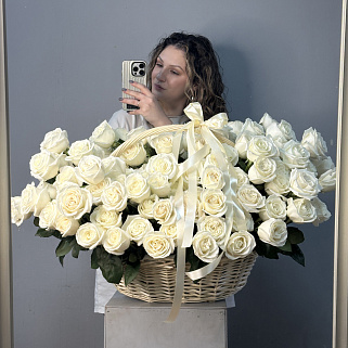 Корзина из 121 премиальной розы