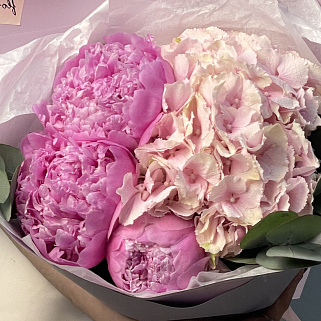 Букет гортензии и пионов Пинк