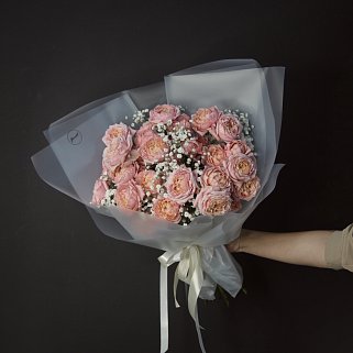 Букет пионовидных роз Juliet и гипсофилы