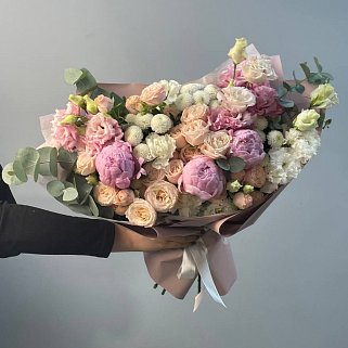 Сборный букет с пионом Ванильный сироп L