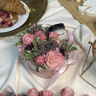 Цветочная композиция со свечой Пинк S