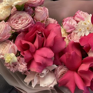 Сборный букет Ягодный десерт M