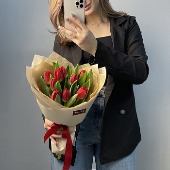 Букет из 9 красных тюльпанов