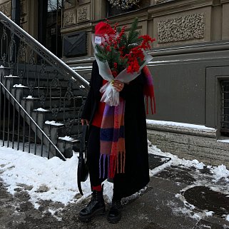 Алый зимний букет