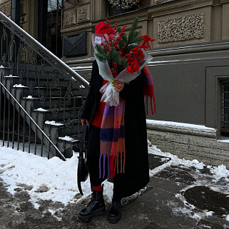 Алый зимний букет