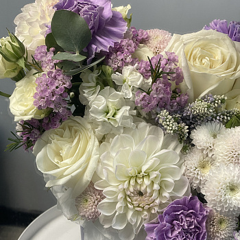 Букет в шляпной коробке Лиловый