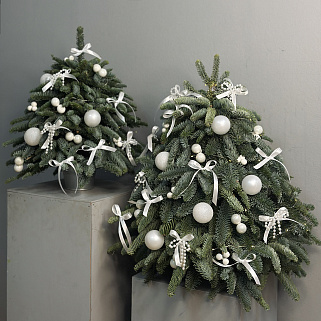 Ёлочка с белым декором M