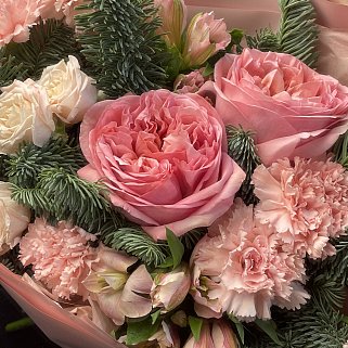 Розовый зимний букет М