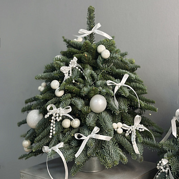 Ёлочка с белым декором S