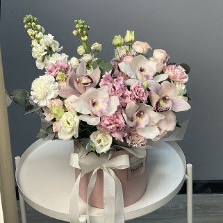 Букет в шляпной коробке Совершенство M