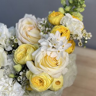 Букет в шляпной коробке Лимонный сад M