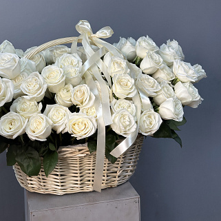 Корзина из 121 премиальной розы
