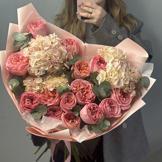 Дуо-букет пионовидных роз Pink Expression и гортензий L