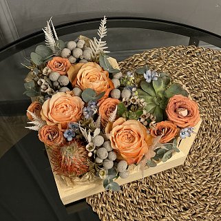 Цветочная композиция Коричневое сердце