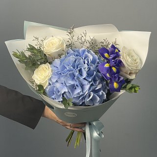 Сборный букет Голубой с гортензией