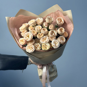 Букет из 5 кустовых пионовидных роз Gentle Trendsetter