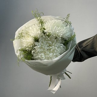 Букет из 3 белых хризантем