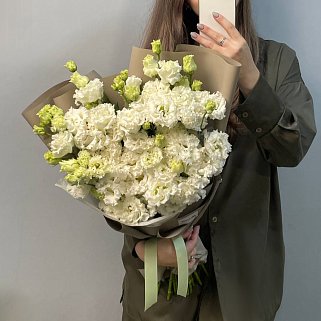 Букет из 11 белых эустом